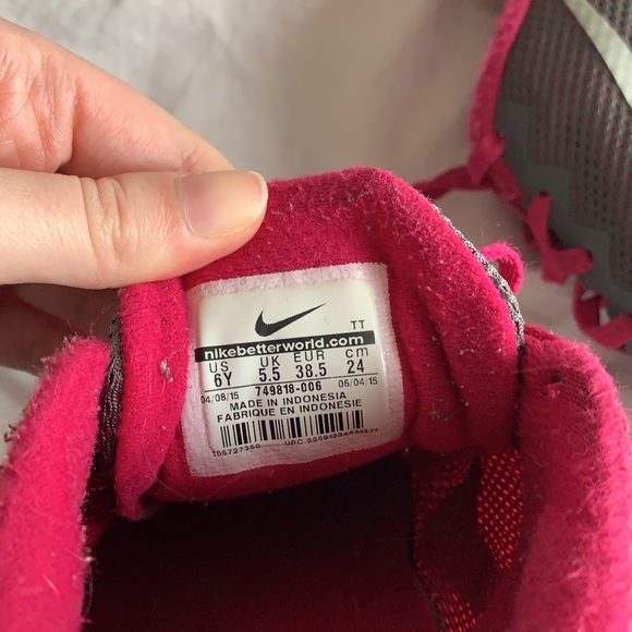 70% off Nike Kids Shoes - Picture 6 of 6